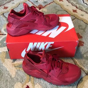 Triple red Huaraches